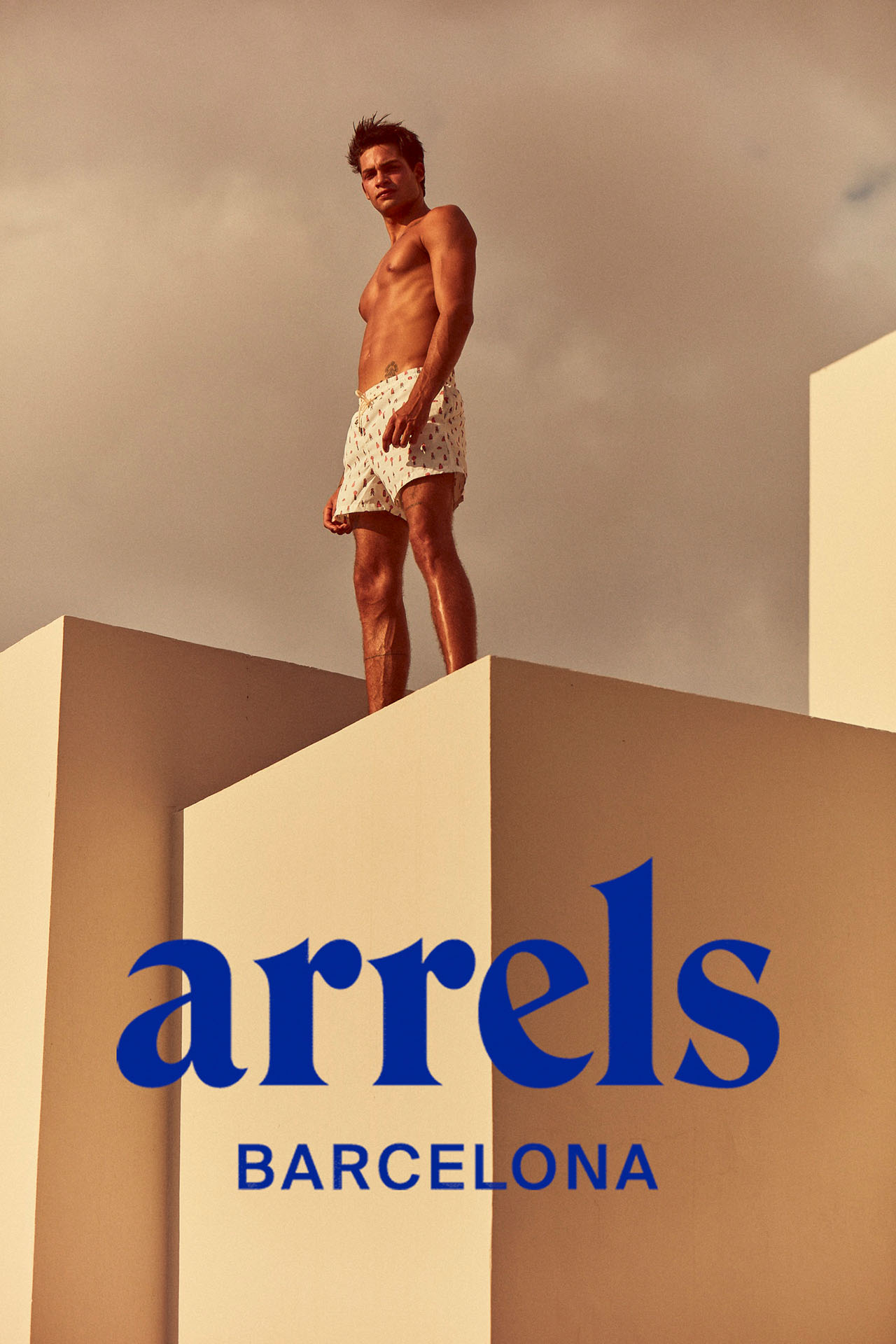 Campaña publicitaria realizada por la fotógrafa Alicia Aguilera junto a Enri Mür Studio para la marca Arrels Barcelona beachwear.